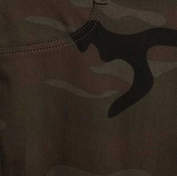 Time and Tru NWT High Rise Stretch Fitted Knit Jeggings Camo 533 - Picture 4 of 10